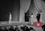 Immagine di Sfilata di moda Universal City Los Angeles California USA, 1964, secondo 37 filmato di repertorio 65675071763