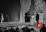 Immagine di Sfilata di moda Universal City Los Angeles California USA, 1964, secondo 38 filmato di repertorio 65675071763