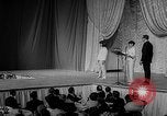 Immagine di Sfilata di moda Universal City Los Angeles California USA, 1964, secondo 44 filmato di repertorio 65675071763
