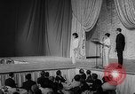 Immagine di Sfilata di moda Universal City Los Angeles California USA, 1964, secondo 45 filmato di repertorio 65675071763