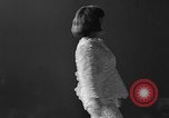 Immagine di Sfilata di moda Universal City Los Angeles California USA, 1964, secondo 51 filmato di repertorio 65675071763