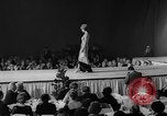 Immagine di Sfilata di moda Universal City Los Angeles California USA, 1964, secondo 58 filmato di repertorio 65675071763
