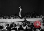 Immagine di Sfilata di moda Universal City Los Angeles California USA, 1964, secondo 61 filmato di repertorio 65675071763