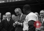 Image 1964 saison de baseball match d'ouverture Washington DC USA, 1964, de la seconde 39 séquences d'archives historiques vidéo 65675071765