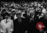 Image Le président John F Kennedy assiste à l'inauguration match de baseball à DC Stadium Washington DC USA, 1962, de la seconde 34 séquences d'archives historiques vidéo 65675071771