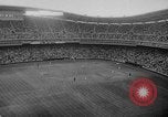 Image Le président John F Kennedy assiste à l'inauguration match de baseball à DC Stadium Washington DC USA, 1962, de la seconde 54 séquences d'archives historiques vidéo 65675071771