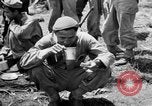 Standbild 158 Infanterie Bataillon 2 Arawe New Britain Papua-Neuguinea, 1943, aus Sekunde 13 historischem Filmmaterial Videoclip 65675071778