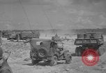 Standbild Marine Corps Kommunikation Peleliu Palau Inseln, 1945, aus Sekunde 4 historischem Filmmaterial Videoclip 65675071787