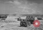Standbild Marine Corps Kommunikation Peleliu Palau Inseln, 1945, aus Sekunde 7 historischem Filmmaterial Videoclip 65675071787