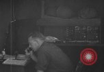 Standbild Marine Corps Kommunikation Peleliu Palau Inseln, 1945, aus Sekunde 30 historischem Filmmaterial Videoclip 65675071787