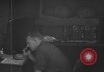 Standbild Marine Corps Kommunikation Peleliu Palau Inseln, 1945, aus Sekunde 31 historischem Filmmaterial Videoclip 65675071787