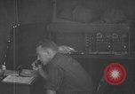 Standbild Marine Corps Kommunikation Peleliu Palau Inseln, 1945, aus Sekunde 33 historischem Filmmaterial Videoclip 65675071787