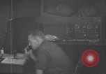 Standbild Marine Corps Kommunikation Peleliu Palau Inseln, 1945, aus Sekunde 35 historischem Filmmaterial Videoclip 65675071787