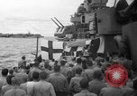 Standbild Beerdigung Pazifik, 1944, aus Sekunde 3 historischem Filmmaterial Videoclip 65675071809