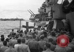 Standbild Beerdigung Pazifik, 1944, aus Sekunde 4 historischem Filmmaterial Videoclip 65675071809