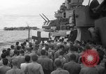 Standbild Beerdigung Pazifik, 1944, aus Sekunde 6 historischem Filmmaterial Videoclip 65675071809