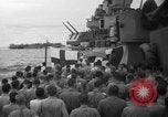 Standbild Beerdigung Pazifik, 1944, aus Sekunde 7 historischem Filmmaterial Videoclip 65675071809
