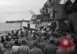 Standbild Beerdigung Pazifik, 1944, aus Sekunde 8 historischem Filmmaterial Videoclip 65675071809