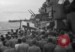 Standbild Beerdigung Pazifik, 1944, aus Sekunde 10 historischem Filmmaterial Videoclip 65675071809