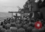 Standbild Beerdigung Pazifik, 1944, aus Sekunde 14 historischem Filmmaterial Videoclip 65675071809