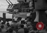 Standbild Beerdigung Pazifik, 1944, aus Sekunde 18 historischem Filmmaterial Videoclip 65675071809