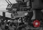 Standbild Beerdigung Pazifik, 1944, aus Sekunde 19 historischem Filmmaterial Videoclip 65675071809