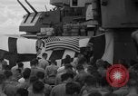 Standbild Beerdigung Pazifik, 1944, aus Sekunde 20 historischem Filmmaterial Videoclip 65675071809