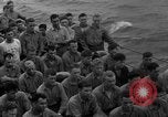 Standbild Beerdigung Pazifik, 1944, aus Sekunde 24 historischem Filmmaterial Videoclip 65675071809