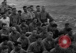 Standbild Beerdigung Pazifik, 1944, aus Sekunde 26 historischem Filmmaterial Videoclip 65675071809