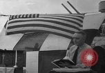 Standbild Beerdigung Pazifik, 1944, aus Sekunde 27 historischem Filmmaterial Videoclip 65675071809