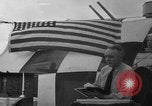Standbild Beerdigung Pazifik, 1944, aus Sekunde 29 historischem Filmmaterial Videoclip 65675071809