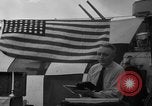 Standbild Beerdigung Pazifik, 1944, aus Sekunde 32 historischem Filmmaterial Videoclip 65675071809