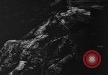 Standbild Transfer von Verwundeten Pazifik, 1944, aus Sekunde 5 historischem Filmmaterial Videoclip 65675071811