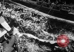 Standbild Transfer von Verwundeten Pazifik, 1944, aus Sekunde 11 historischem Filmmaterial Videoclip 65675071811