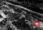 Standbild Transfer von Verwundeten Pazifik, 1944, aus Sekunde 14 historischem Filmmaterial Videoclip 65675071811