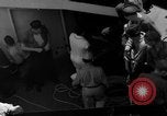 Standbild Transfer von Verwundeten Pazifik, 1944, aus Sekunde 19 historischem Filmmaterial Videoclip 65675071811