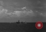 Standbild Transfer von Verwundeten Pazifik, 1944, aus Sekunde 27 historischem Filmmaterial Videoclip 65675071811