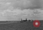 Standbild Transfer von Verwundeten Pazifik, 1944, aus Sekunde 30 historischem Filmmaterial Videoclip 65675071811