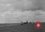 Standbild Transfer von Verwundeten Pazifik, 1944, aus Sekunde 32 historischem Filmmaterial Videoclip 65675071811