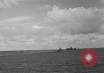 Standbild Transfer von Verwundeten Pazifik, 1944, aus Sekunde 35 historischem Filmmaterial Videoclip 65675071811