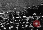 Standbild Bestattung Pazifik, 1944, aus Sekunde 6 historischem Filmmaterial Videoclip 65675071812