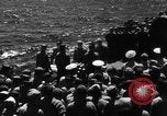 Standbild Bestattung Pazifik, 1944, aus Sekunde 7 historischem Filmmaterial Videoclip 65675071812