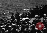 Standbild Bestattung Pazifik, 1944, aus Sekunde 8 historischem Filmmaterial Videoclip 65675071812