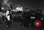 Standbild Bestattung Pazifik, 1944, aus Sekunde 13 historischem Filmmaterial Videoclip 65675071812