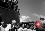 Standbild Bestattung Pazifik, 1944, aus Sekunde 16 historischem Filmmaterial Videoclip 65675071812