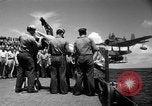 Standbild Bestattung Pazifik, 1944, aus Sekunde 26 historischem Filmmaterial Videoclip 65675071812