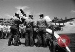 Standbild Bestattung Pazifik, 1944, aus Sekunde 27 historischem Filmmaterial Videoclip 65675071812
