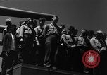 Standbild Bestattung Pazifik, 1944, aus Sekunde 36 historischem Filmmaterial Videoclip 65675071812