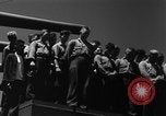 Standbild Bestattung Pazifik, 1944, aus Sekunde 37 historischem Filmmaterial Videoclip 65675071812