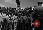 Standbild Bestattung Pazifik, 1944, aus Sekunde 41 historischem Filmmaterial Videoclip 65675071812